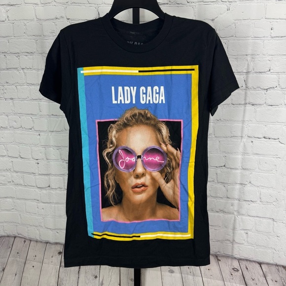 Lady Gaga 2017 Joanne Concert T-Shirt Size Small - Picture 1 of 6